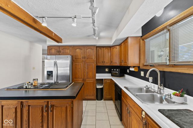 5861 N 75 W, Whiteland, IN 46184