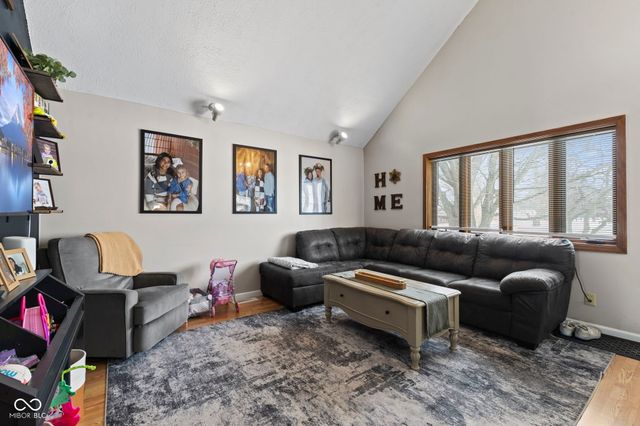 5861 N 75 W, Whiteland, IN 46184