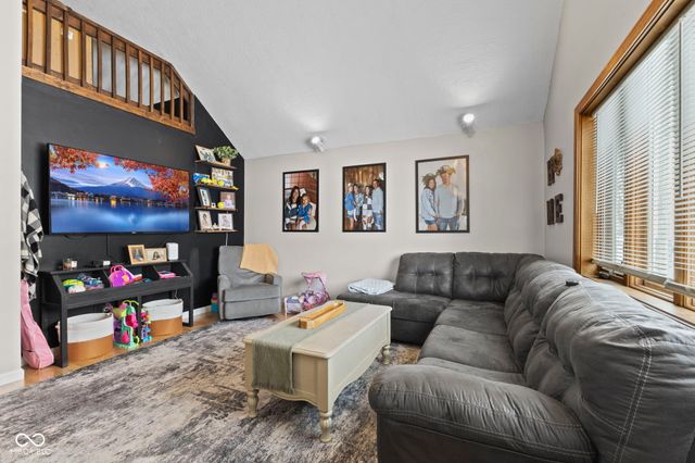 5861 N 75 W, Whiteland, IN 46184