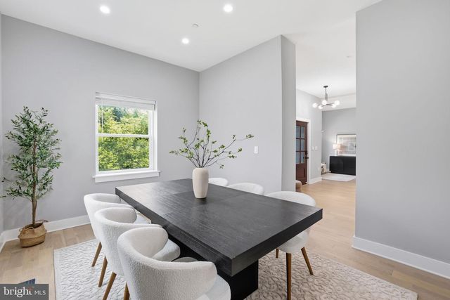 7121 W GREENVALE PKWY, Chevy Chase, MD 20815