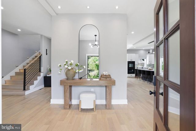 7121 W GREENVALE PKWY, Chevy Chase, MD 20815
