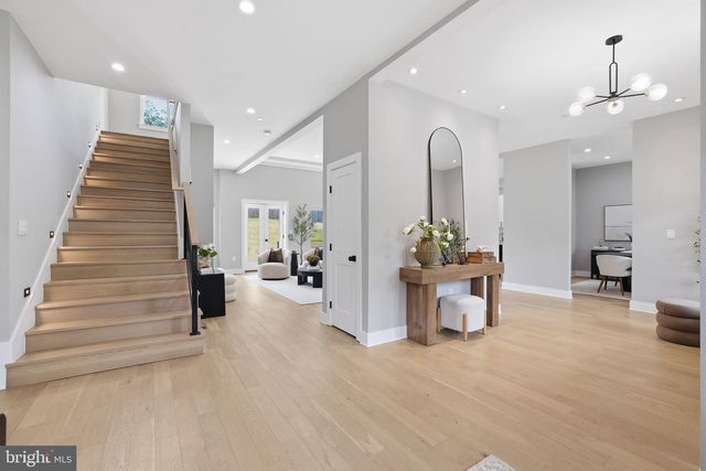7121 W GREENVALE PKWY, Chevy Chase, MD 20815