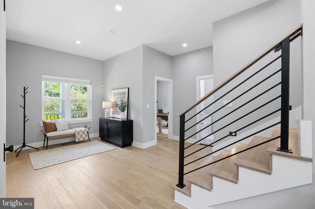 7121 W GREENVALE PKWY, Chevy Chase, MD 20815