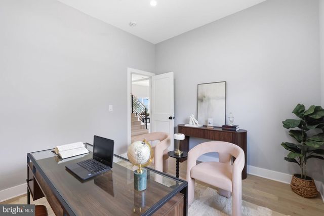 7121 W GREENVALE PKWY, Chevy Chase, MD 20815