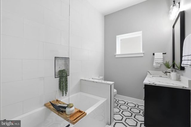 7121 W GREENVALE PKWY, Chevy Chase, MD 20815