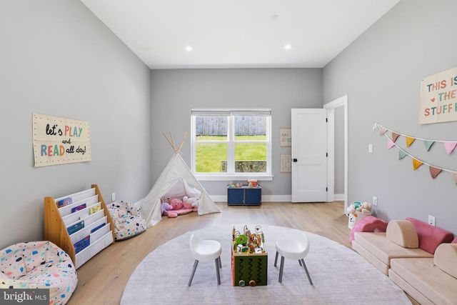 7121 W GREENVALE PKWY, Chevy Chase, MD 20815
