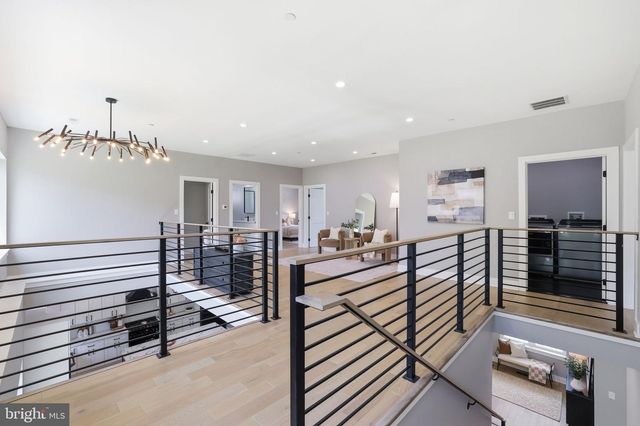 7121 W GREENVALE PKWY, Chevy Chase, MD 20815