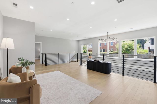 7121 W GREENVALE PKWY, Chevy Chase, MD 20815