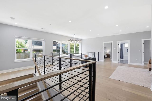 7121 W GREENVALE PKWY, Chevy Chase, MD 20815