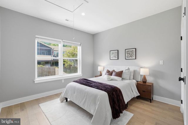 7121 W GREENVALE PKWY, Chevy Chase, MD 20815