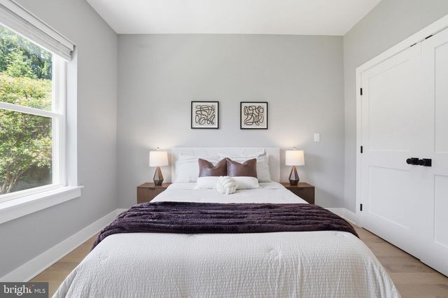 7121 W GREENVALE PKWY, Chevy Chase, MD 20815