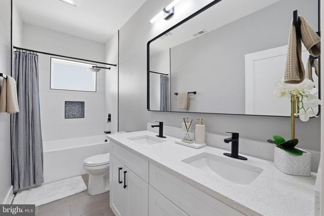 7121 W GREENVALE PKWY, Chevy Chase, MD 20815