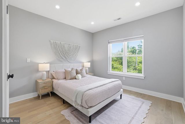 7121 W GREENVALE PKWY, Chevy Chase, MD 20815