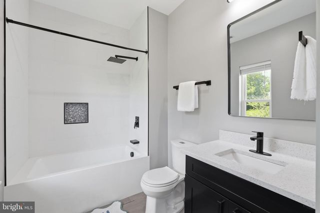 7121 W GREENVALE PKWY, Chevy Chase, MD 20815