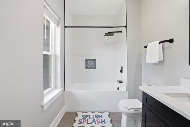 7121 W GREENVALE PKWY, Chevy Chase, MD 20815
