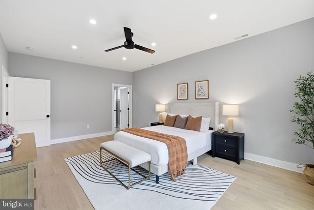 7121 W GREENVALE PKWY, Chevy Chase, MD 20815