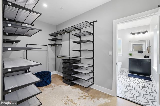 7121 W GREENVALE PKWY, Chevy Chase, MD 20815