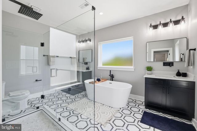 7121 W GREENVALE PKWY, Chevy Chase, MD 20815