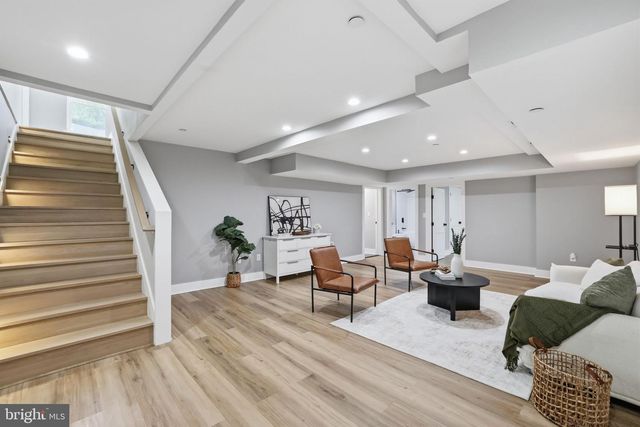 7121 W GREENVALE PKWY, Chevy Chase, MD 20815