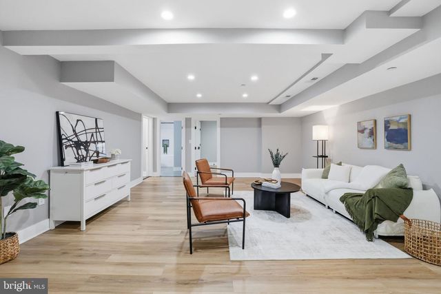 7121 W GREENVALE PKWY, Chevy Chase, MD 20815