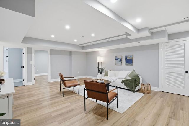 7121 W GREENVALE PKWY, Chevy Chase, MD 20815
