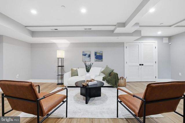 7121 W GREENVALE PKWY, Chevy Chase, MD 20815
