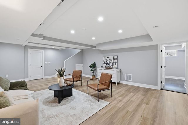7121 W GREENVALE PKWY, Chevy Chase, MD 20815