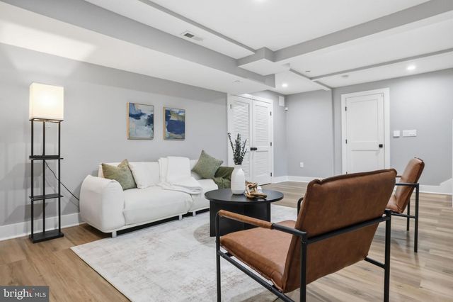 7121 W GREENVALE PKWY, Chevy Chase, MD 20815