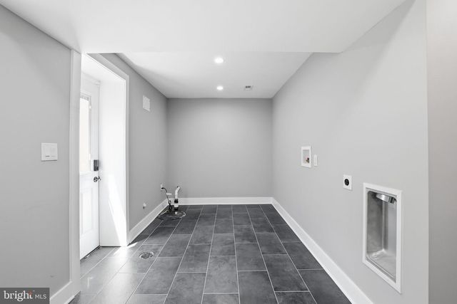7121 W GREENVALE PKWY, Chevy Chase, MD 20815