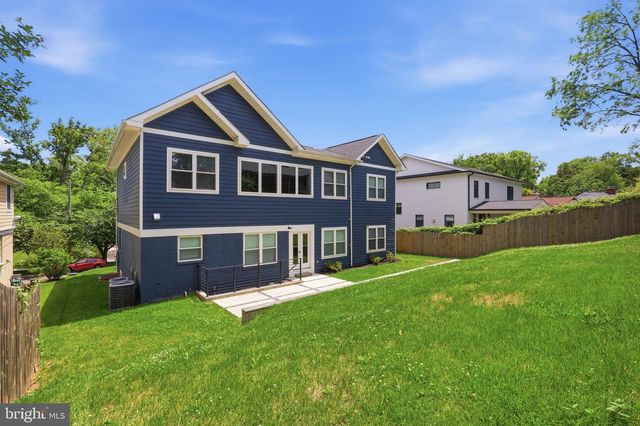 7121 W GREENVALE PKWY, Chevy Chase, MD 20815