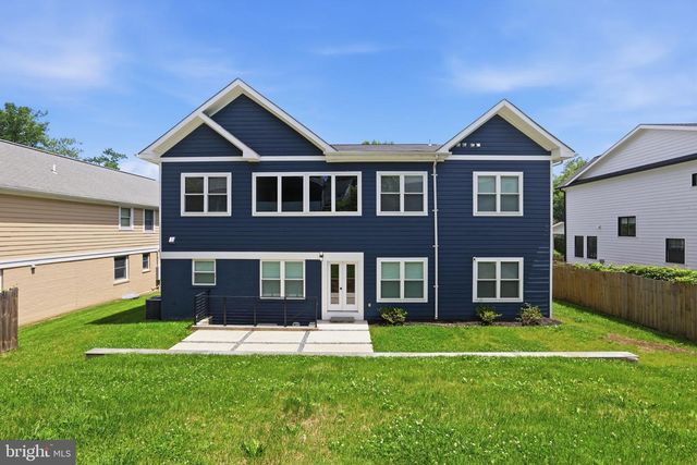 7121 W GREENVALE PKWY, Chevy Chase, MD 20815