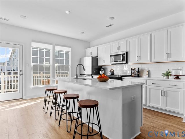 421 Randolph View Dr, Midlothian, VA 23114