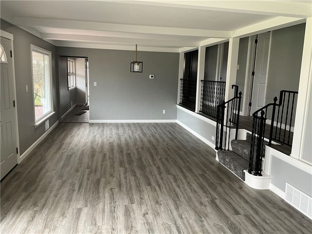 2612 Graceland Rd, Neshannock Twp, PA 16105