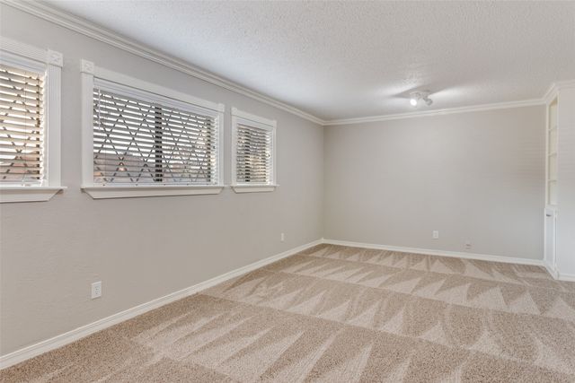 411 Washington Drive, Arlington, TX 76011