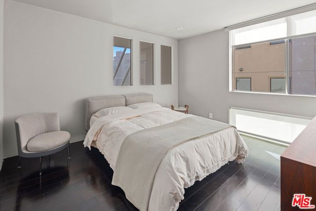 11925 Goshen Avenue 3, Los Angeles, CA 90049