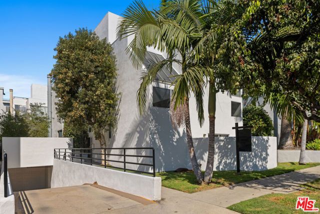 11925 Goshen Avenue 3, Los Angeles, CA 90049