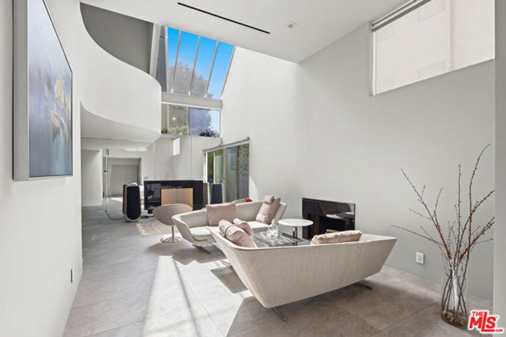 11925 Goshen Avenue 3, Los Angeles, CA 90049