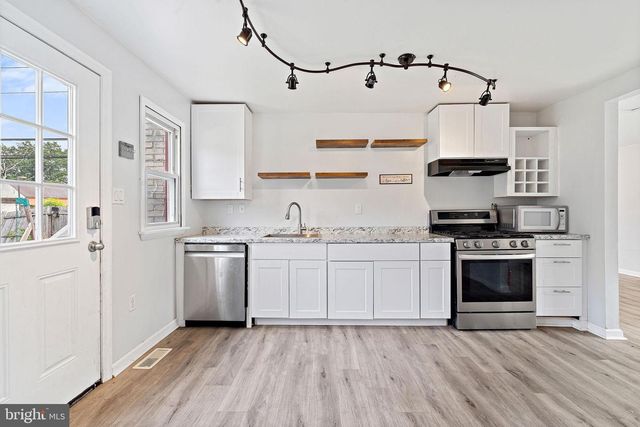 5 SICKLERVILLE RD, Sicklerville, NJ 08081