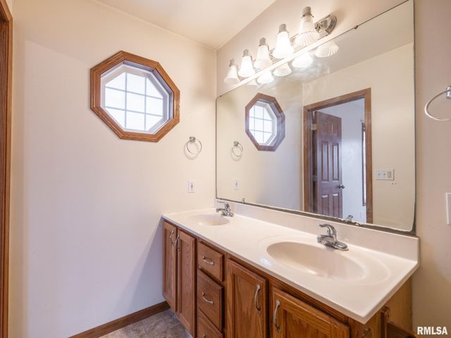 4306 CARROUSEL Lane, Peoria, IL 61615