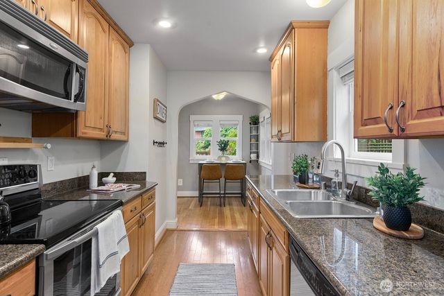 1516 NE 96th Street, Seattle, WA 98115