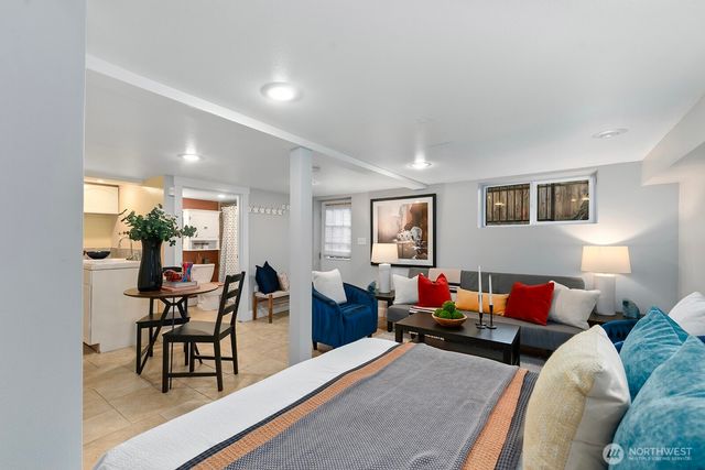 1516 NE 96th Street, Seattle, WA 98115