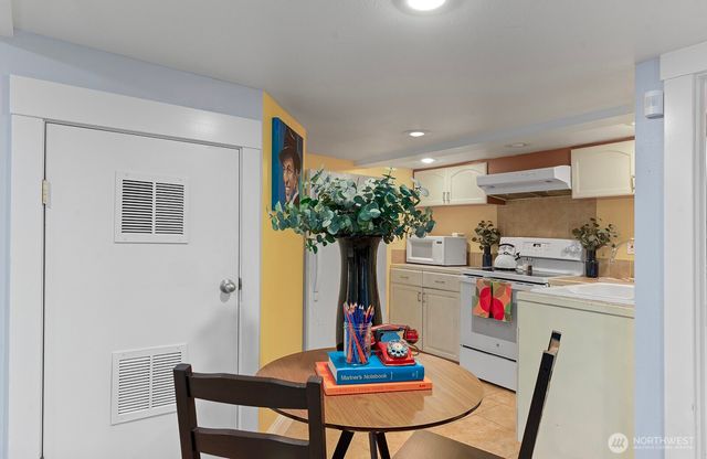 1516 NE 96th Street, Seattle, WA 98115