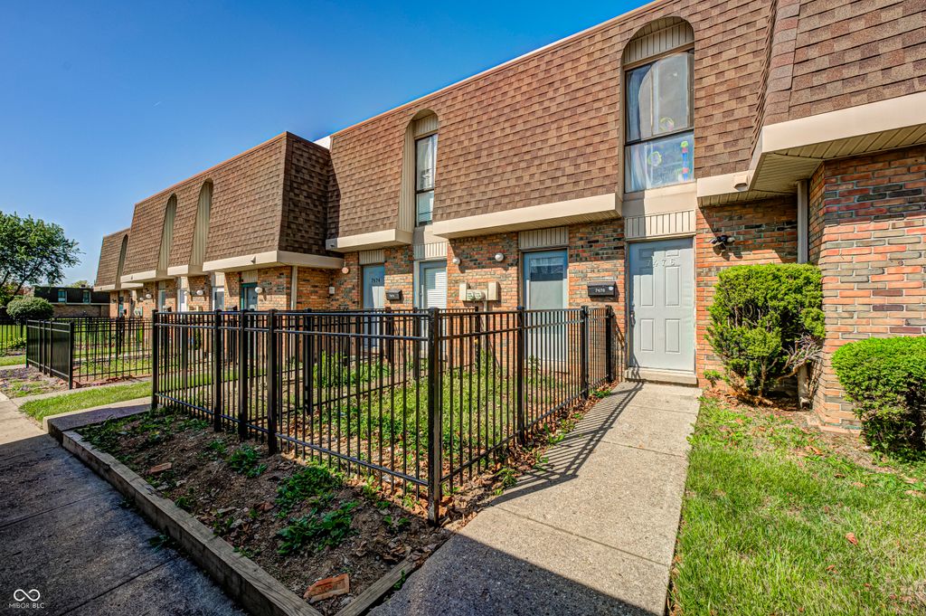 7476 Country Brook Drive, Indianapolis, IN 46260