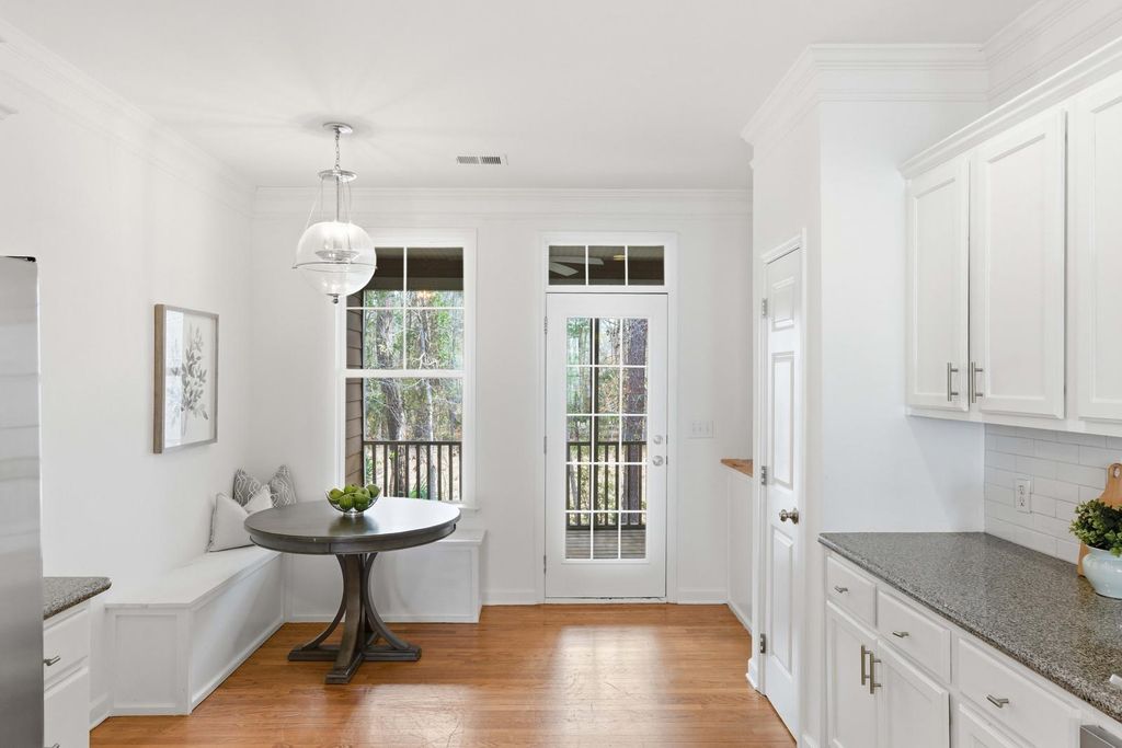 Image 18 of property listing at 124 Palm Cove Way, Mount Pleasant, SC 29466