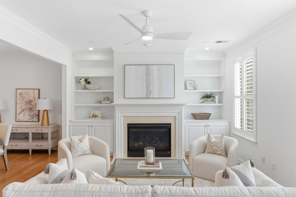 Image 2 of property listing at 124 Palm Cove Way, Mount Pleasant, SC 29466