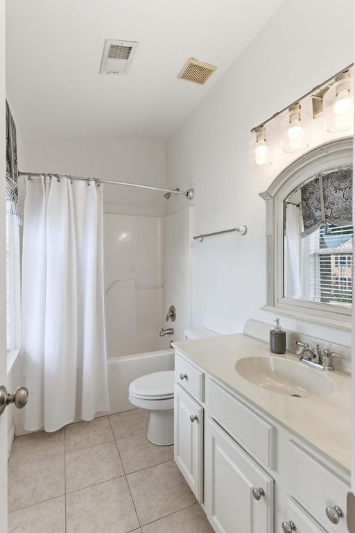 Image 36 of property listing at 124 Palm Cove Way, Mount Pleasant, SC 29466