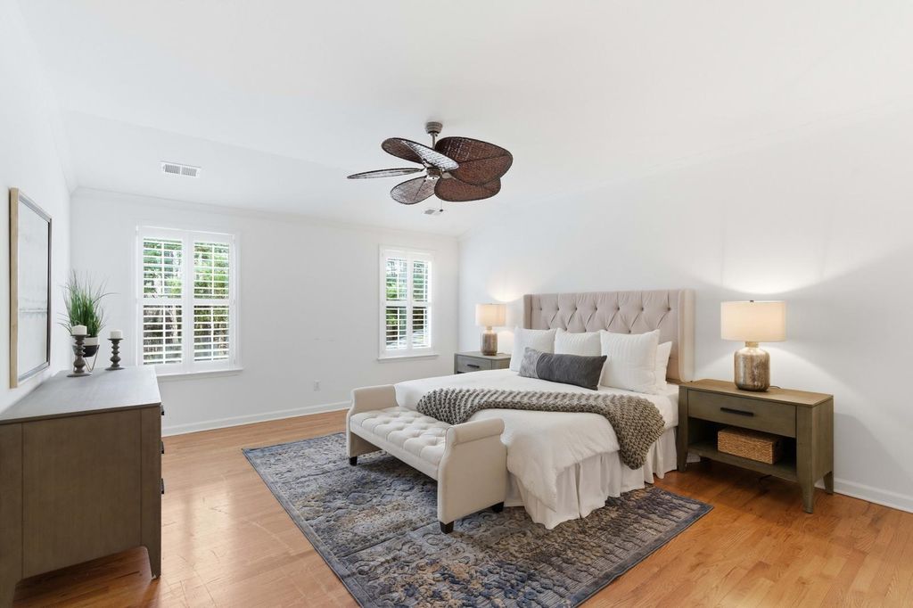 Image 4 of property listing at 124 Palm Cove Way, Mount Pleasant, SC 29466