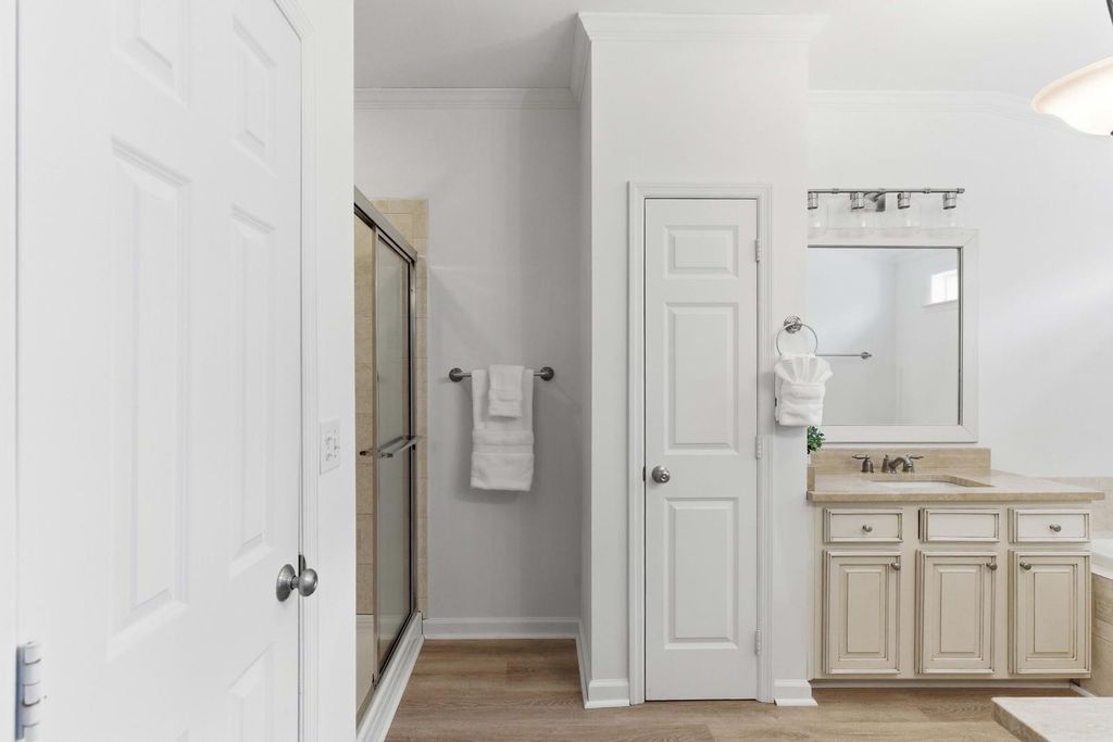 Image 40 of property listing at 124 Palm Cove Way, Mount Pleasant, SC 29466