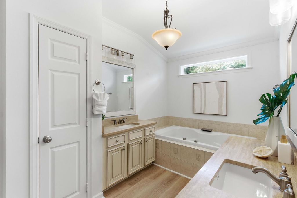 Image 41 of property listing at 124 Palm Cove Way, Mount Pleasant, SC 29466