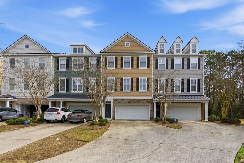 Image 5 of property listing at 124 Palm Cove Way, Mount Pleasant, SC 29466